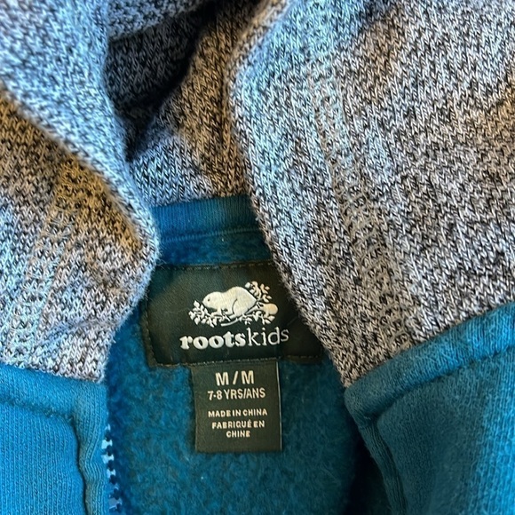 Roots kids size youth medium zip hoodie slightly cropped at bottom - Picture 11 of 11